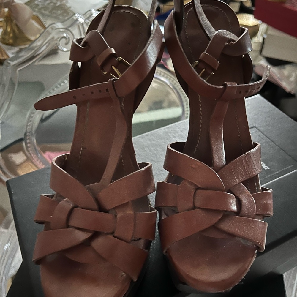 Chic Tan Women's Sandals